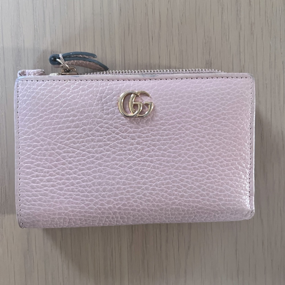 Gucci pink wallet